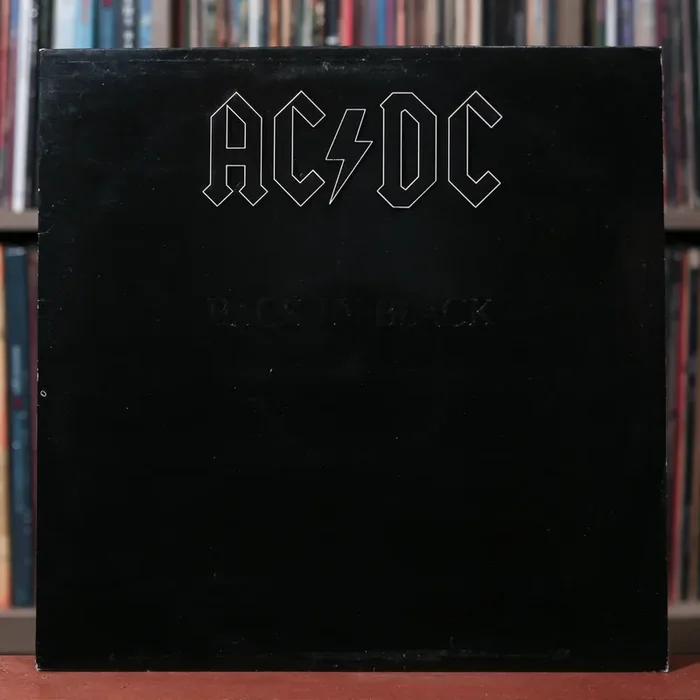 AC/DC – Back In Black – UK import (Embossed cover) 1980 Atlantic, VG/VG+